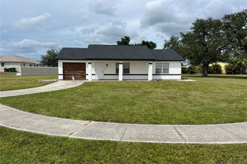 Villa ou maison à Port Charlotte, Floride 2 chambres, 91.79 m2 № 2038951