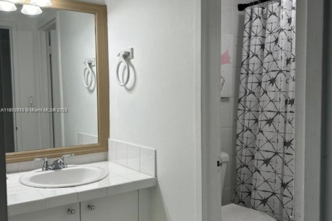 Condo in Miami Beach, Florida  № 1896573 - photo 8