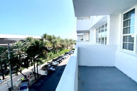 Condo in Miami Beach, Florida  № 1896573 - photo 12