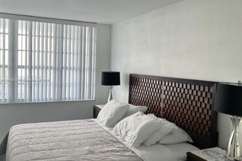 Condo in Miami Beach, Florida  № 1896573 - photo 4