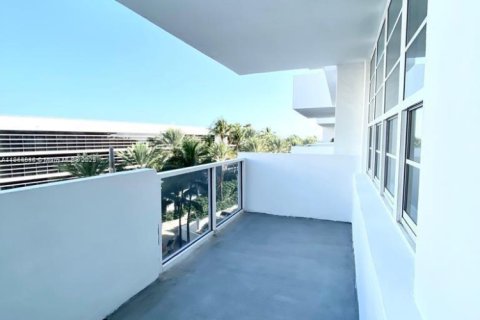 Condo in Miami Beach, Florida  № 1896573 - photo 11