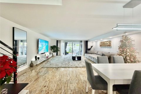 Touwnhouse à vendre à Hallandale Beach, Floride: 3 chambres, 167.6 m2 № 2089140 - photo 2