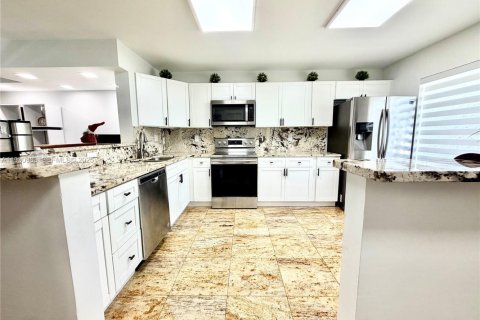 Touwnhouse à vendre à Hallandale Beach, Floride: 3 chambres, 167.6 m2 № 2089140 - photo 14
