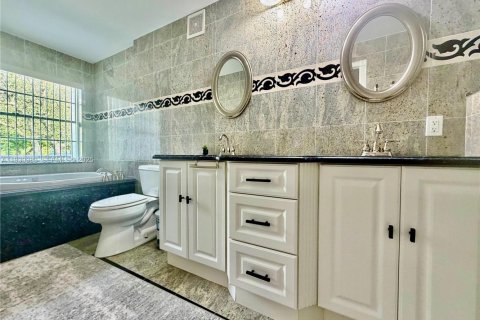Touwnhouse à vendre à Hallandale Beach, Floride: 3 chambres, 167.6 m2 № 2089140 - photo 30
