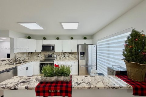 Touwnhouse à vendre à Hallandale Beach, Floride: 3 chambres, 167.6 m2 № 2089140 - photo 13