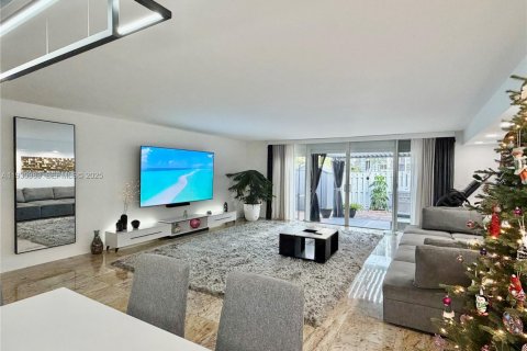 Touwnhouse à vendre à Hallandale Beach, Floride: 3 chambres, 167.6 m2 № 2089140 - photo 10