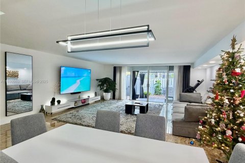 Touwnhouse à vendre à Hallandale Beach, Floride: 3 chambres, 167.6 m2 № 2089140 - photo 3
