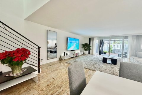 Touwnhouse à vendre à Hallandale Beach, Floride: 3 chambres, 167.6 m2 № 2089140 - photo 5
