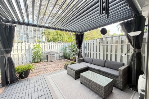 Touwnhouse à vendre à Hallandale Beach, Floride: 3 chambres, 167.6 m2 № 2089140 - photo 18