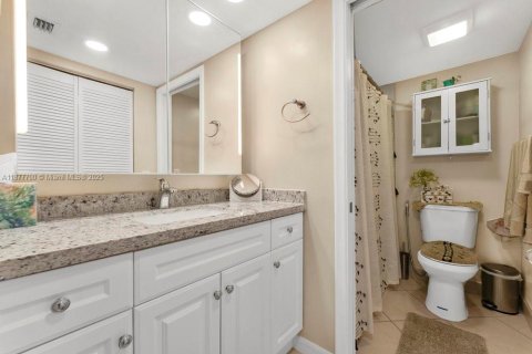 Condo in Pembroke Pines, Florida, 2 bedrooms  № 1927774 - photo 11