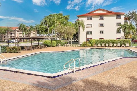 Condo in Pembroke Pines, Florida, 2 bedrooms  № 1927774 - photo 23