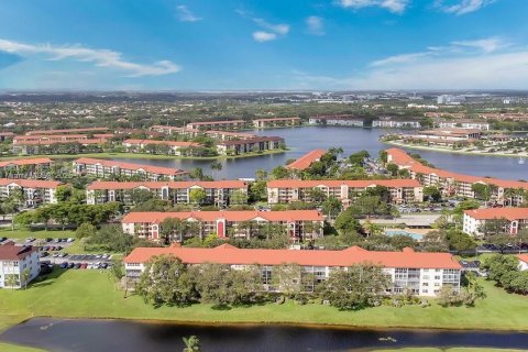 Condo in Pembroke Pines, Florida, 2 bedrooms  № 1927774 - photo 20
