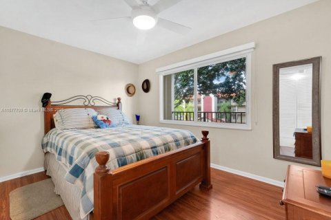 Condo in Pembroke Pines, Florida, 2 bedrooms  № 1927774 - photo 12