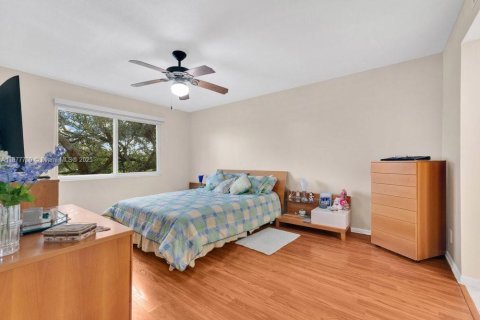 Condo in Pembroke Pines, Florida, 2 bedrooms  № 1927774 - photo 9