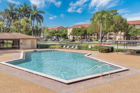 Condo in Pembroke Pines, Florida, 2 bedrooms  № 1927774 - photo 17