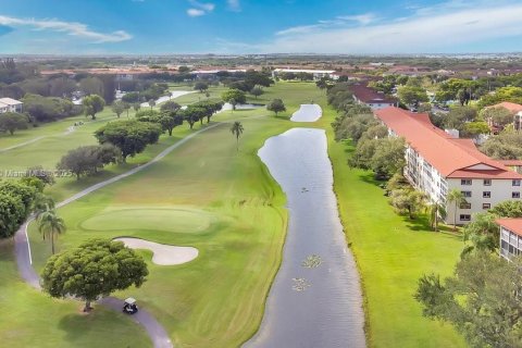 Condo in Pembroke Pines, Florida, 2 bedrooms  № 1927774 - photo 21