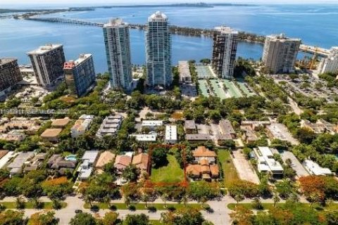 Купить земельный участок в Майами, Флорида № 2054606 - фото 1