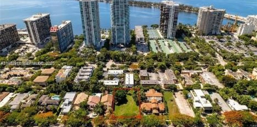 Земельный участок в Майами, Флорида № 2054606