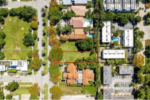 Купить земельный участок в Майами, Флорида № 2054606 - фото 2