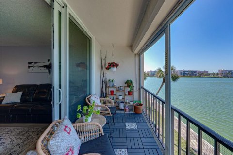 Condo in South Pasadena, Florida, 2 bedrooms  № 1608037 - photo 2