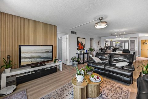 Condo in South Pasadena, Florida, 2 bedrooms  № 1608037 - photo 5