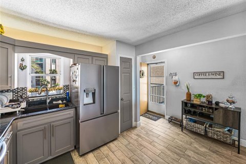 Condo in South Pasadena, Florida, 2 bedrooms  № 1608037 - photo 14