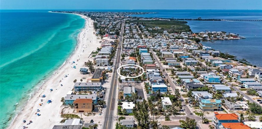 Condominio en Bradenton Beach, Florida, 2 dormitorios № 1662659