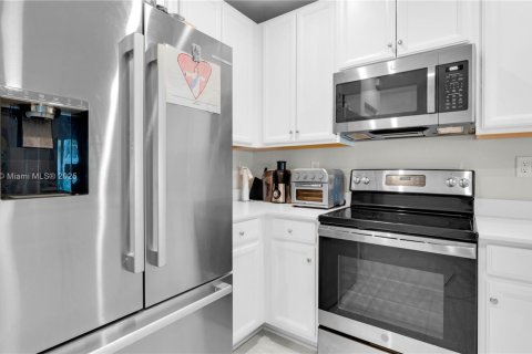 Condo in Florida City, Florida, 3 bedrooms  № 1809508 - photo 6