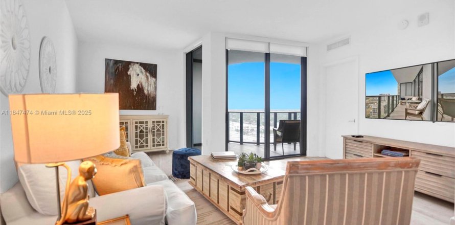 Кондоминиум с 1 спальней в Майами, Флорида № 1980212