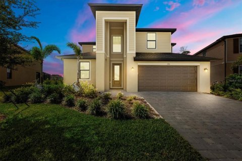 House in Port Charlotte, Florida 5 bedrooms, 300.17 sq.m. № 1603246 - photo 1