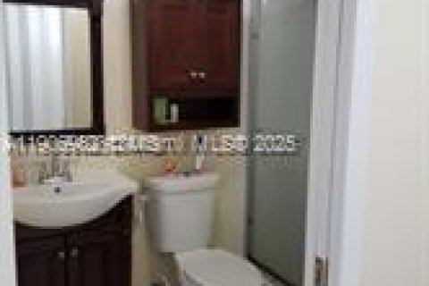 Copropriété à louer à Miami, Floride: 2 chambres, 67.08 m2 № 1963607 - photo 3