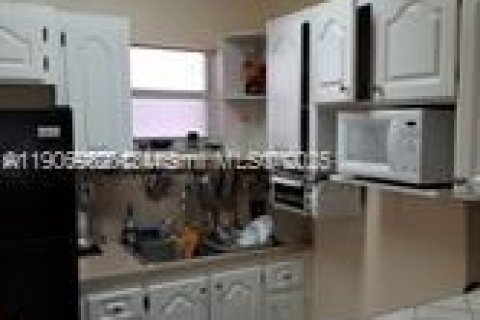 Copropriété à louer à Miami, Floride: 2 chambres, 67.08 m2 № 1963607 - photo 4