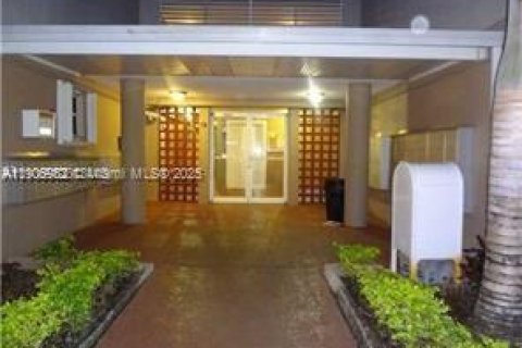 Copropriété à louer à Miami, Floride: 2 chambres, 67.08 m2 № 1963607 - photo 2