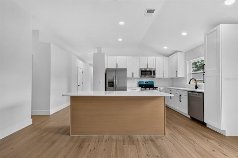 House in Tampa, Florida 3 bedrooms, 159.7 sq.m. № 2314316 - photo 17