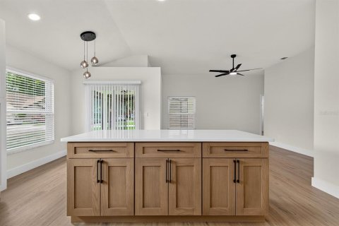House in Tampa, Florida 3 bedrooms, 159.7 sq.m. № 2314316 - photo 14