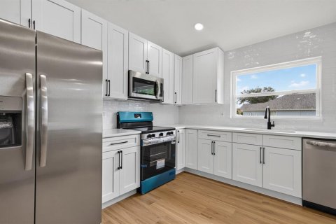 House in Tampa, Florida 3 bedrooms, 159.7 sq.m. № 2314316 - photo 19