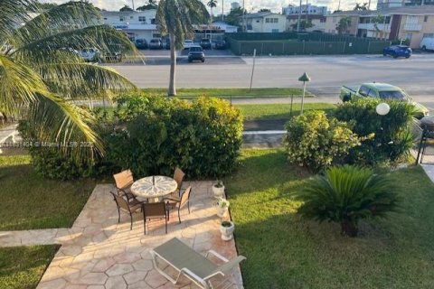 Condo in Hallandale Beach, Florida, 1 bedroom  № 1939860 - photo 7