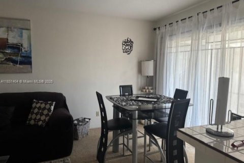 Condo in Hallandale Beach, Florida, 1 bedroom  № 1939860 - photo 16