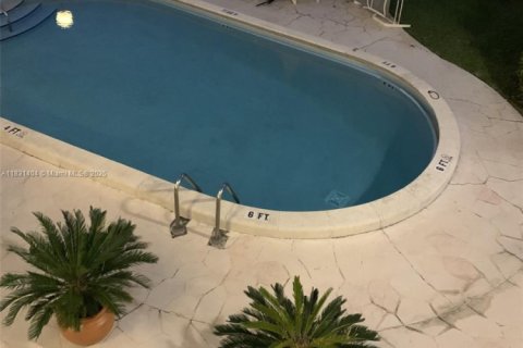 Condo in Hallandale Beach, Florida, 1 bedroom  № 1939860 - photo 8