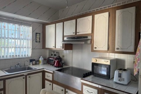 Condo in Hallandale Beach, Florida, 1 bedroom  № 1939860 - photo 23