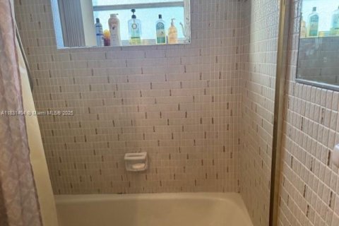 Condo in Hallandale Beach, Florida, 1 bedroom  № 1939860 - photo 29