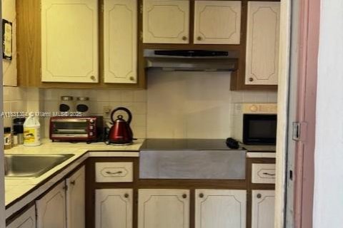 Condo in Hallandale Beach, Florida, 1 bedroom  № 1939860 - photo 21