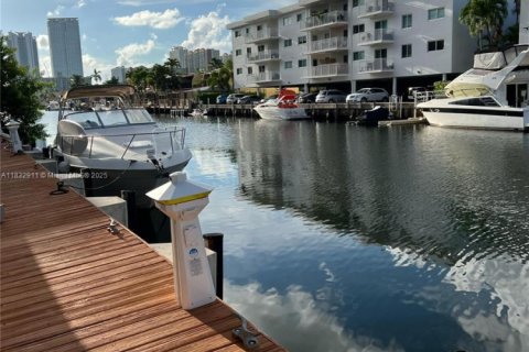 Condominio en alquiler en North Miami Beach, Florida, 2 dormitorios, 74.97 m2 № 1814534 - foto 3