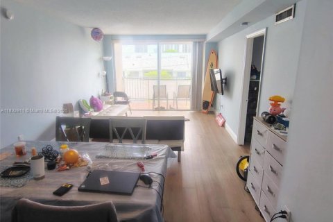 Condominio en alquiler en North Miami Beach, Florida, 2 dormitorios, 74.97 m2 № 1814534 - foto 4