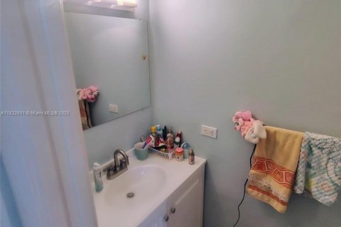 Condominio en alquiler en North Miami Beach, Florida, 2 dormitorios, 74.97 m2 № 1814534 - foto 11