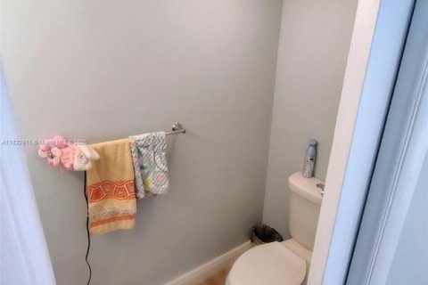 Condominio en alquiler en North Miami Beach, Florida, 2 dormitorios, 74.97 m2 № 1814534 - foto 10