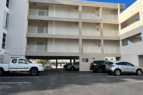 Condominio en alquiler en North Miami Beach, Florida, 2 dormitorios, 74.97 m2 № 1814534 - foto 2