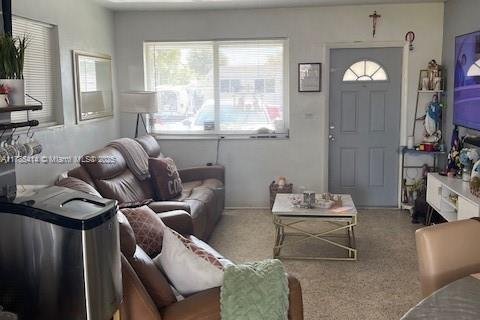 House in Miami, Florida 3 bedrooms, 89.19 sq.m. № 1869887 - photo 5