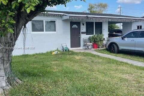 House in Miami, Florida 3 bedrooms, 89.19 sq.m. № 1869887 - photo 2