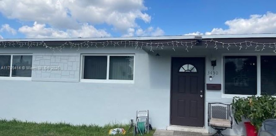 House in Miami, Florida 3 bedrooms, 89.19 sq.m. № 1869887